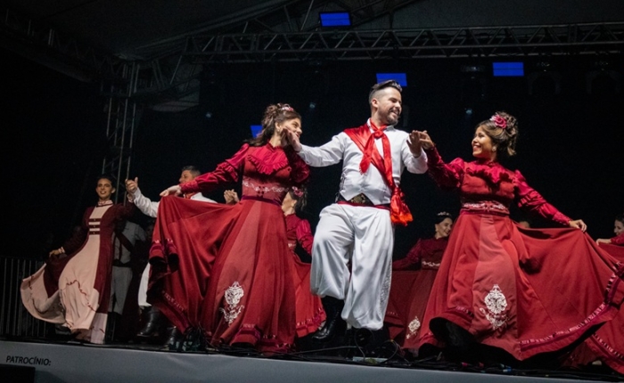 Conheça as atrações culturais gratuitas que animam a Festa da Uva 2026